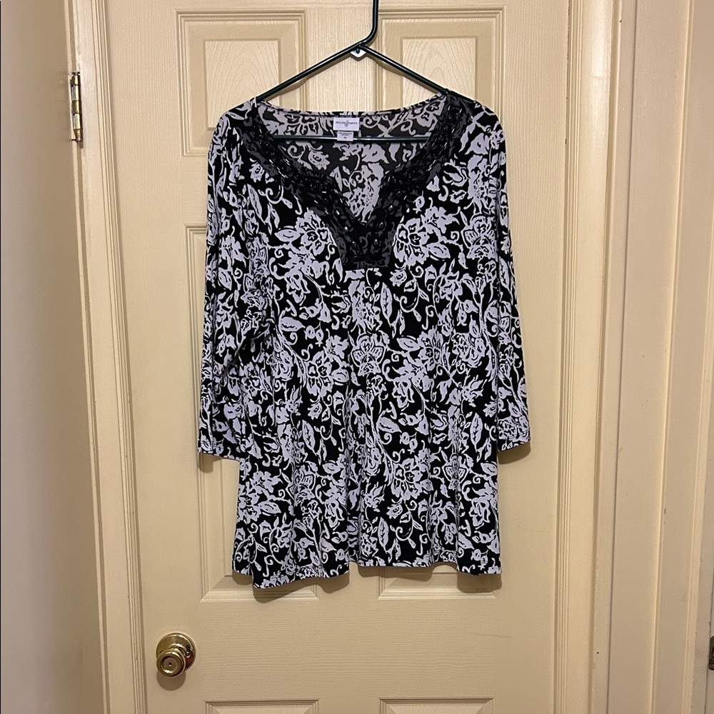 Jaclyn Smith Black and White Floral Tunic